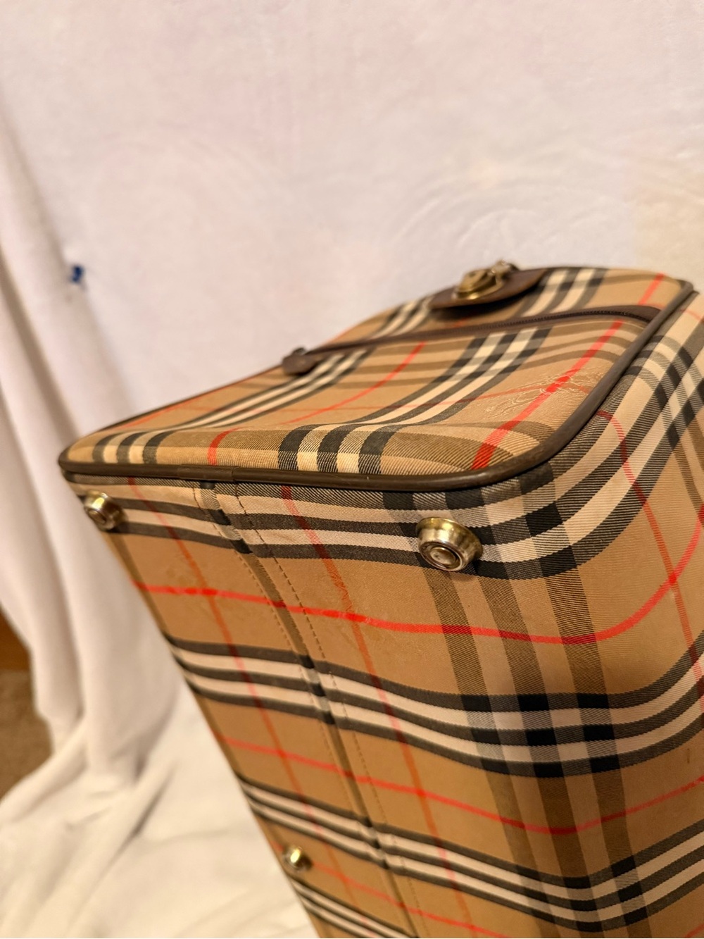 Burberry Boston Travel Bag With Removable Adjustable Strap And Lock And Key - Picture 9 of 16